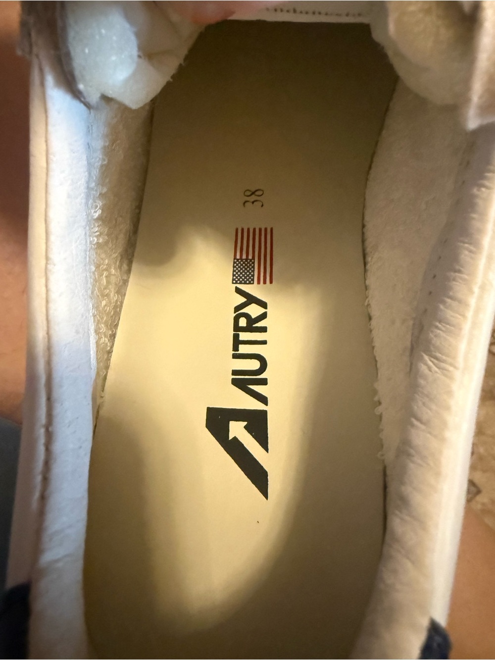 AUTRY MEDALIST LOW TOP SNEAKERS NEW 38 - Picture 5 of 7
